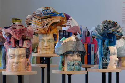 Esculturas  con libros reciclados. 