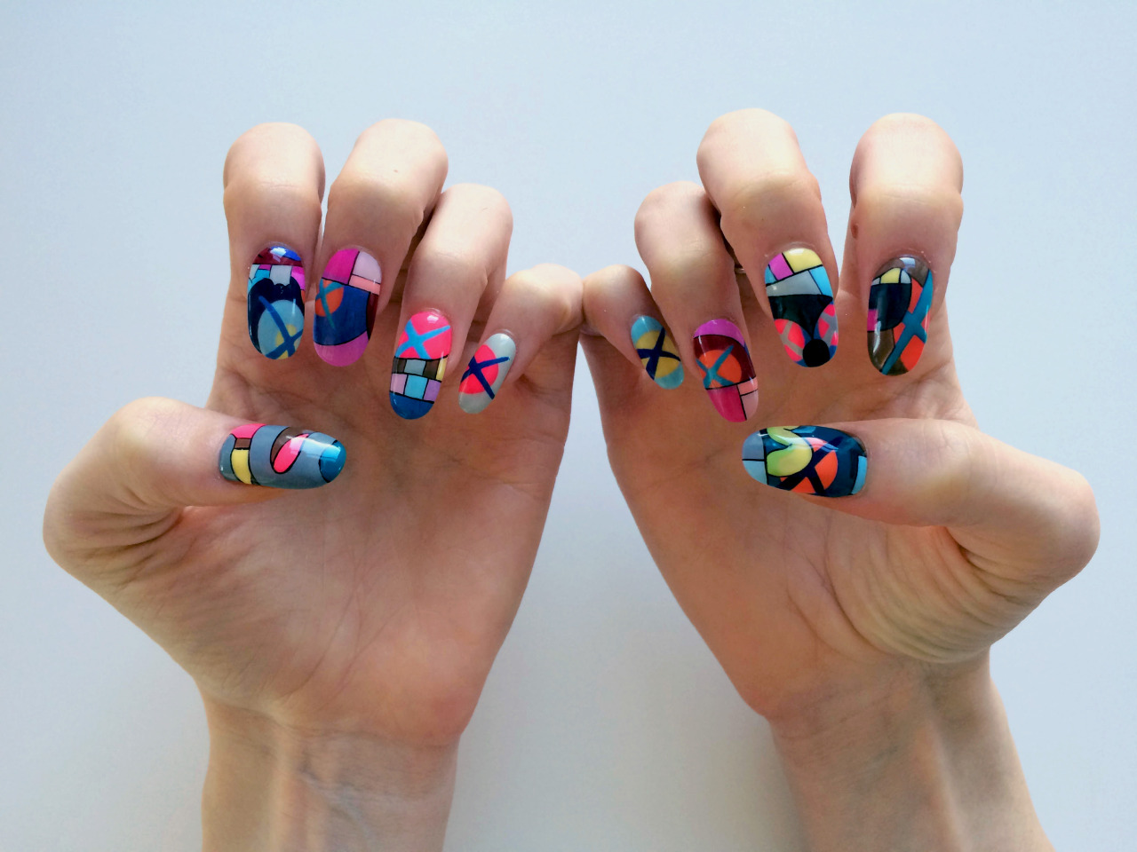 Unas Decoradas De Colores 2017 Disenos Fantasticos Moda Y Tendencias 2019 2020 Somosmoda Net Los marcadores para uñas te harán lucir las uñas de una forma divertida y podrás combinar con el traje que estés usando, debido a que existe en. tendencias 2019 2020 somosmoda net