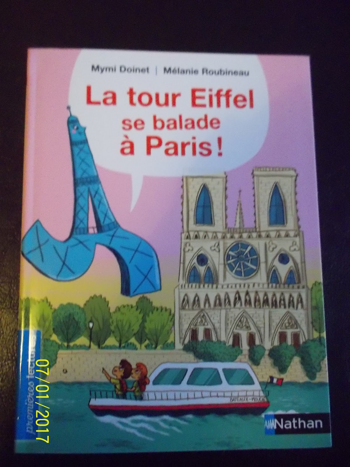 livres-cie-la-tour-eiffel-se-balade-a-paris