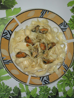 MASSA COM MEXILHOES NO WOK