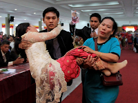 Bukti Kalau orang BATAK setia akan cinta, tetap dinkahi dan Menikah meski sakit Bukti Kalau orang BATAK setia akan cinta, tetap dinkahi dan Menikah meski sakit