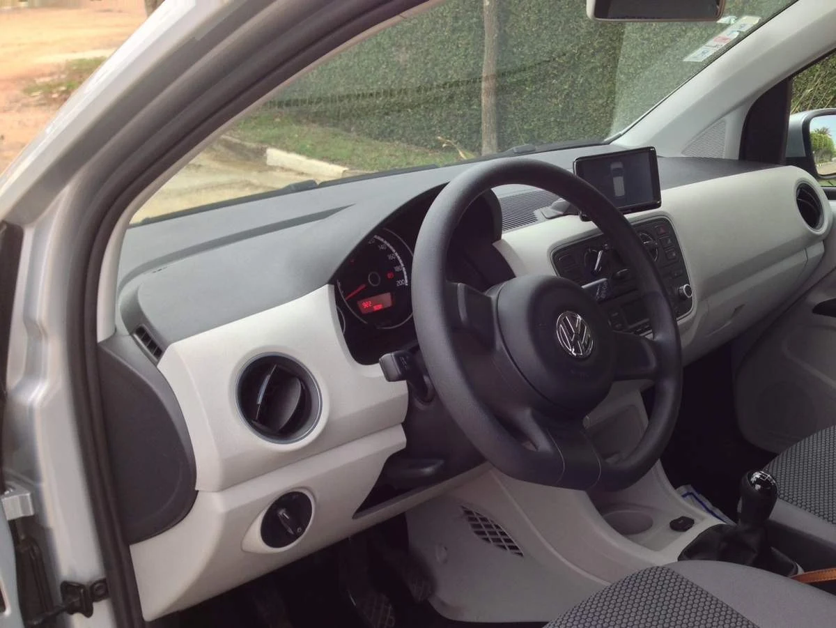 Volkswagen up! - teste de longa duração - interior