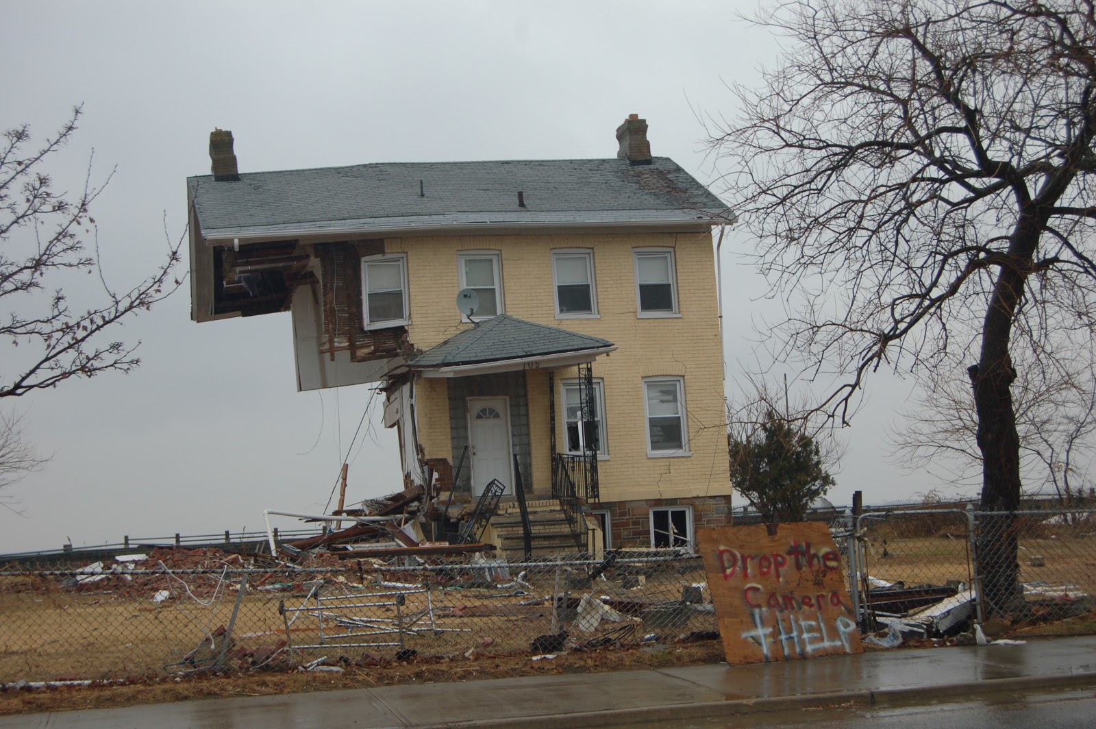 Inlets and Outlets : Jakeabob's Off the Bay Ready for Grand Opening