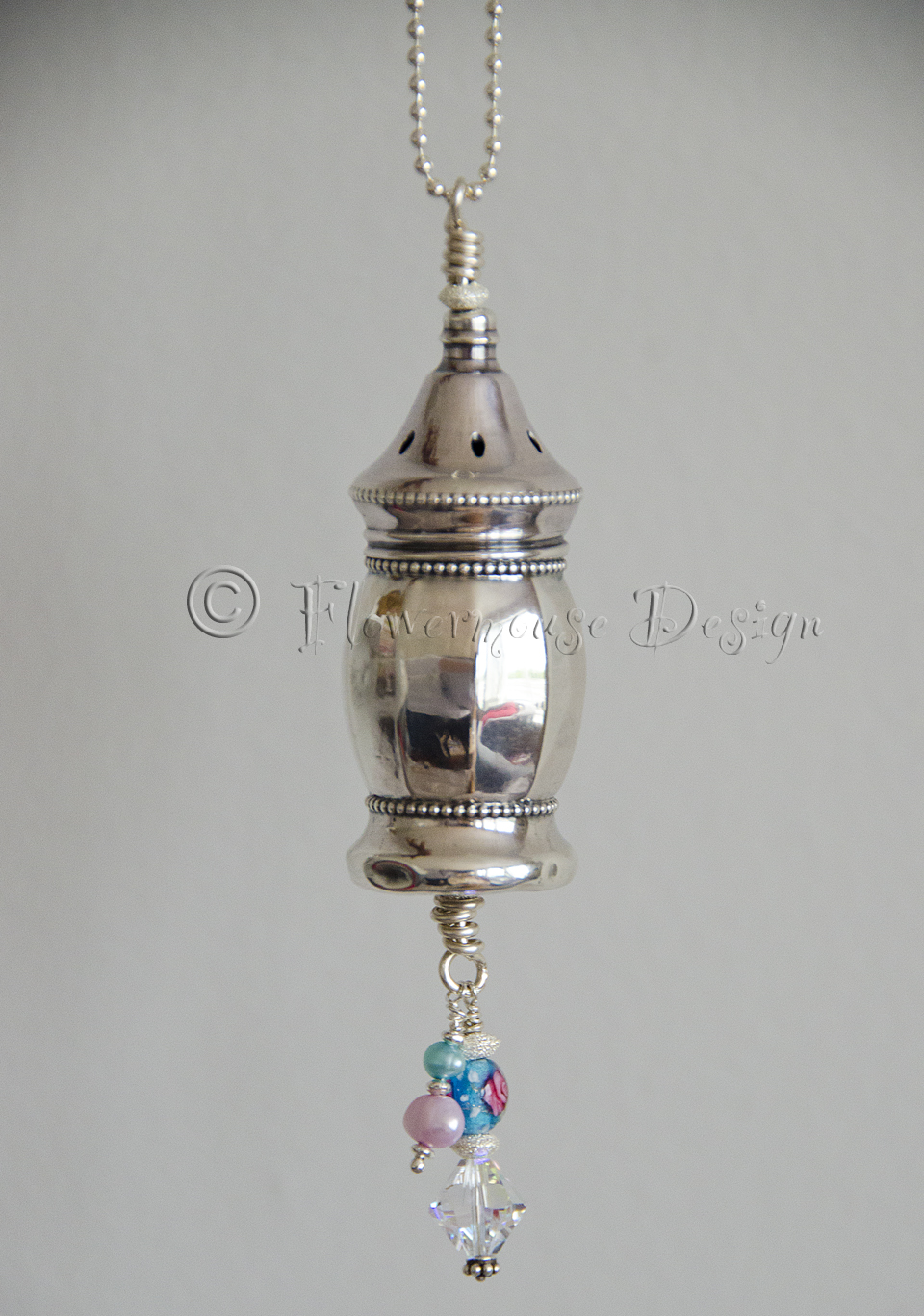 Flowermouse Design Salt Shaker In A Necklace