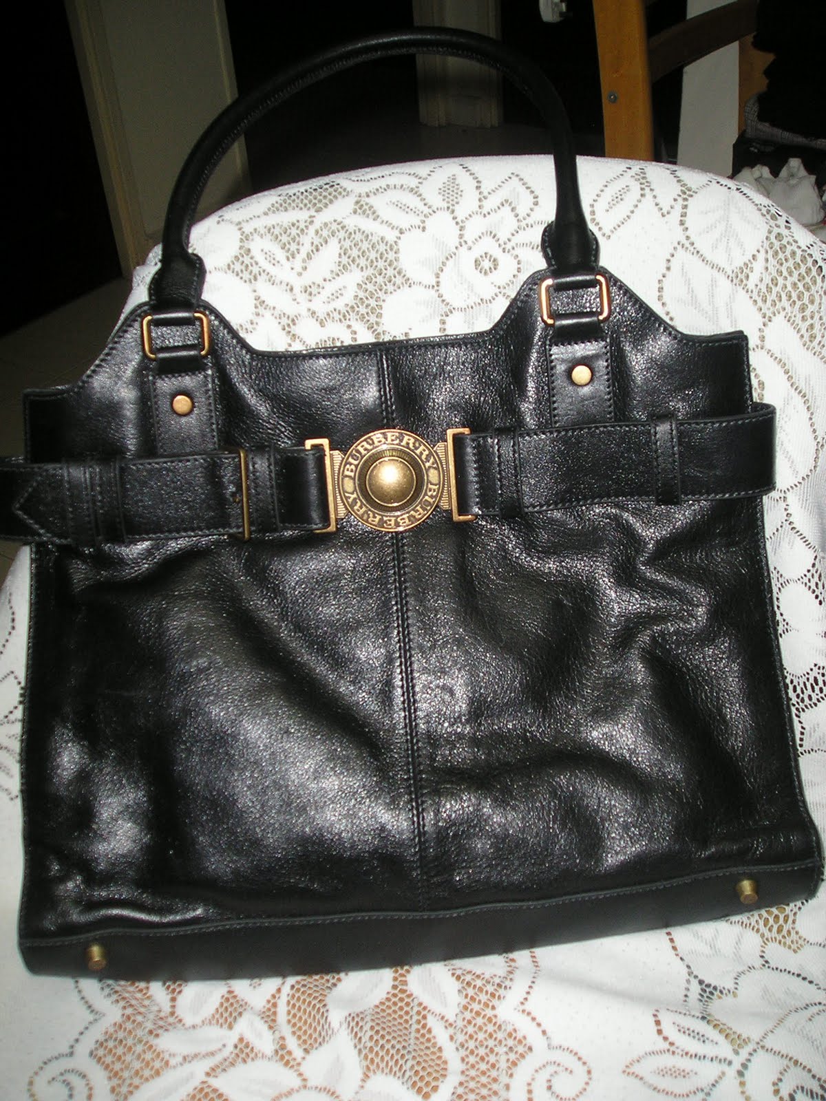 Lady Connection: Burberry Bag - 100% authentic handbag