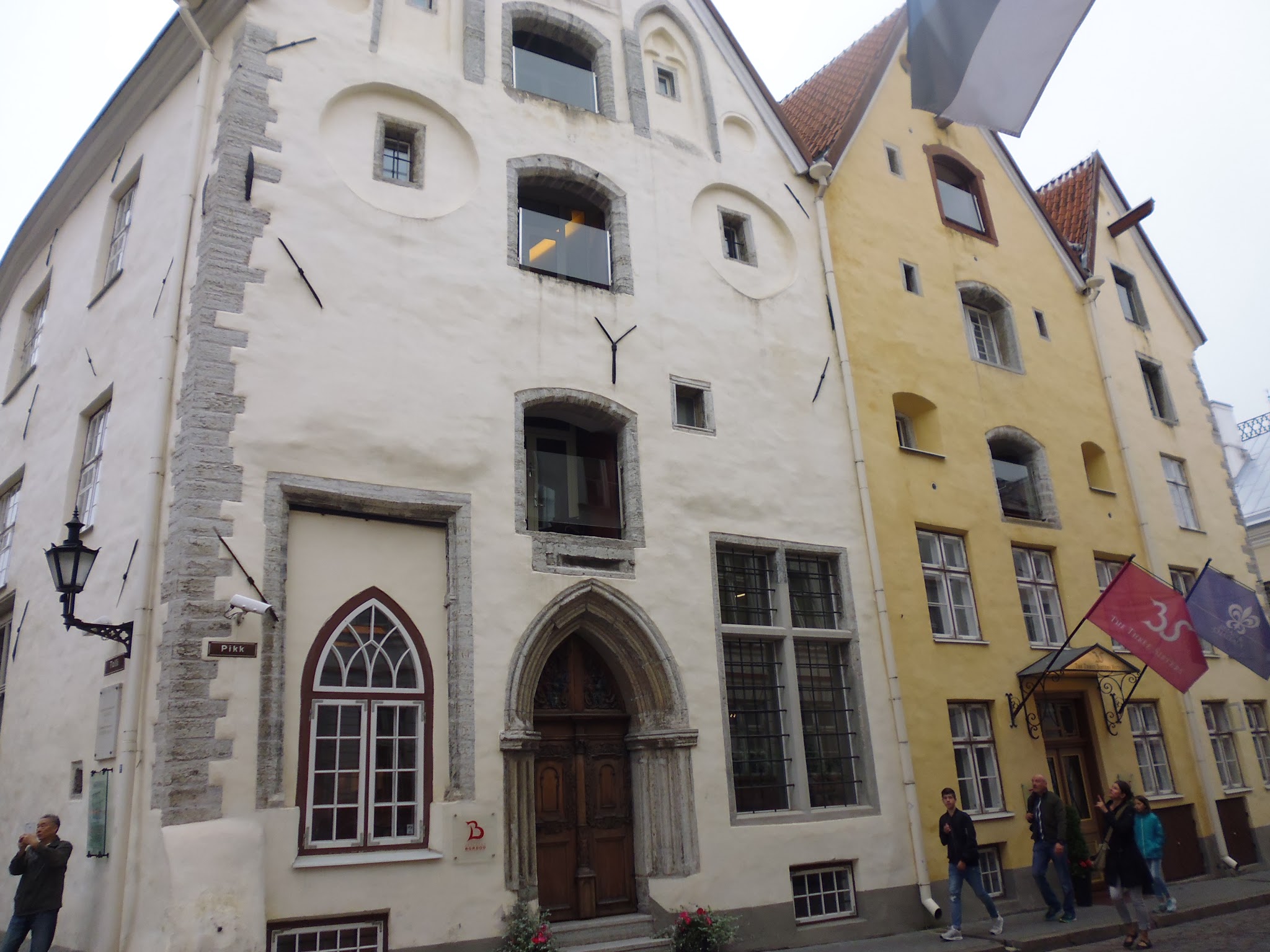 Kolm Öde, conjunto de casas conocido como "Tres Hermanas" (Tallinn) (Estonia) (@mibaulviajero)