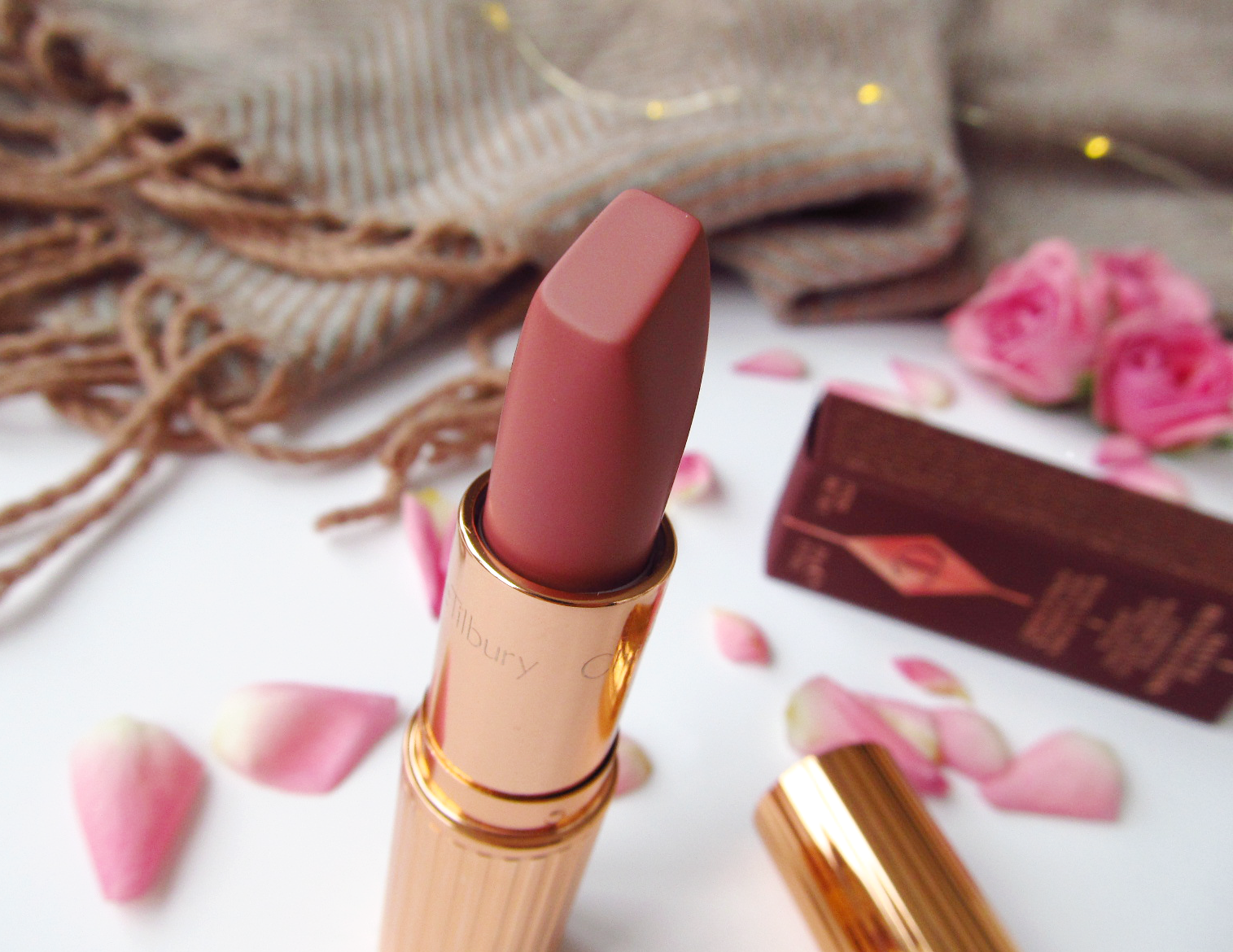 Charlotte tilbury палетка теней. шарлотта тилбери помады помада pillow. Charlotte tilbury pillow talk помада. Charlotte tilbury помада. Charlotte tilbury палетка румян.