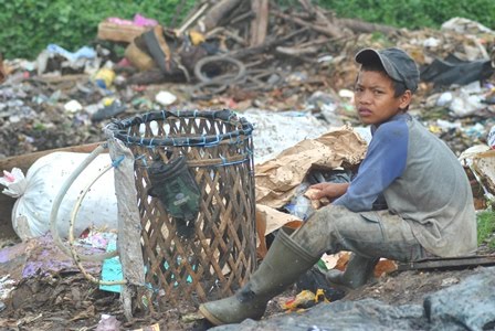 Miris Melihat Kakak Beradik Ini Banting Tulang Demi Bantu Lunasi Hutang Orang Tua Miris Melihat Kakak Beradik Ini Banting Tulang Demi Bantu Lunasi Hutang Orang Tua