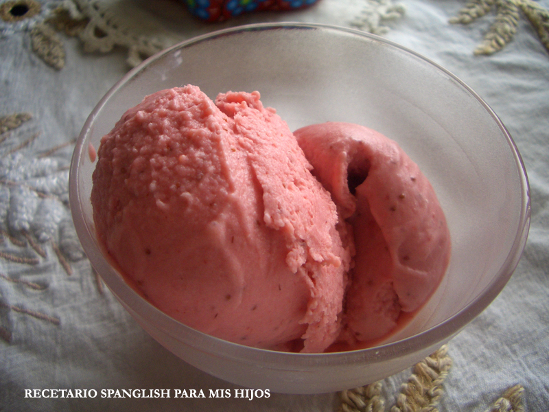 Recetario Spanglish para mis hijos Helado de frutilla a la crema