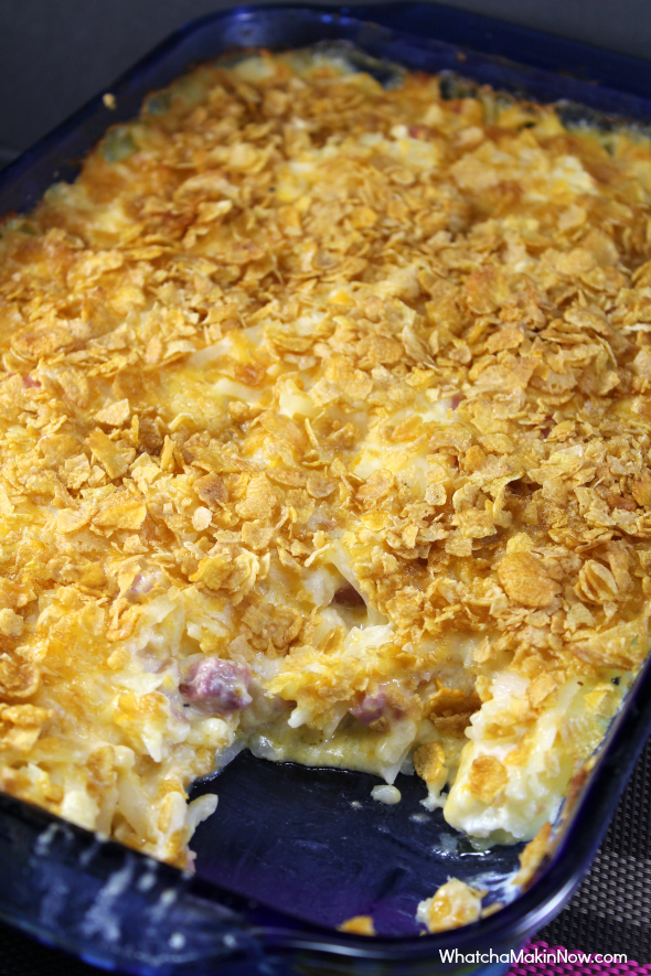 {make-ahead} Cheesy Potato and Ham Casserole - Make the night before and then pop in the oven after work! So easy! #QuickFixCasseroles 