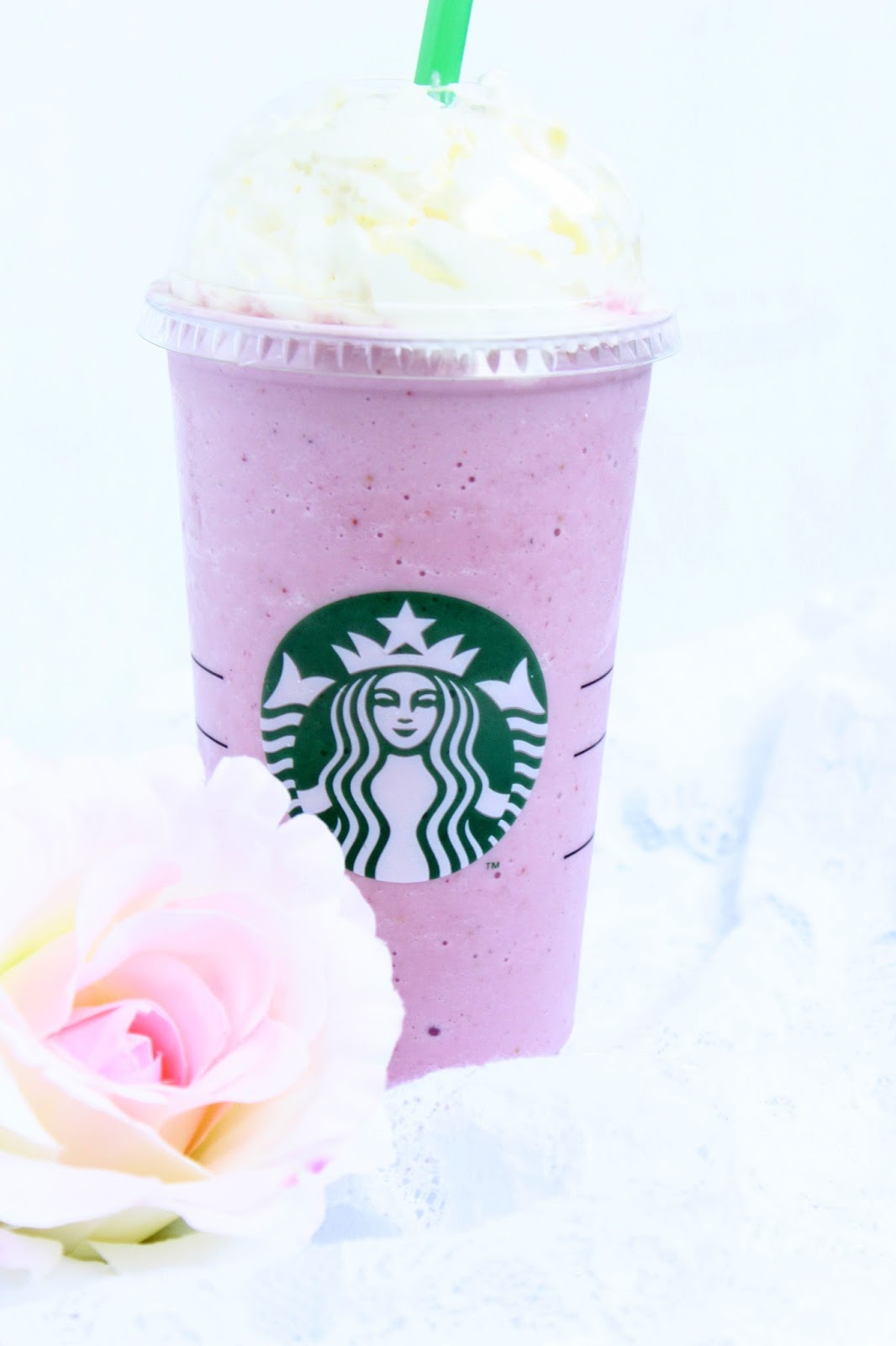 Strawberries and Cream Frappuccino ♡ a la Starbucks