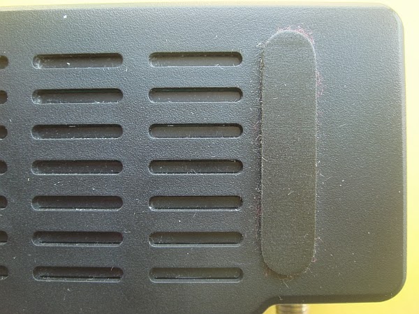 BugWorkShop - 甲蟲工作室: Asus WL-530gV2 Pocket 4-Port 無線寬頻路由器 - 拆解