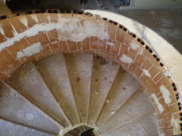 Escalier en brique et plâtre