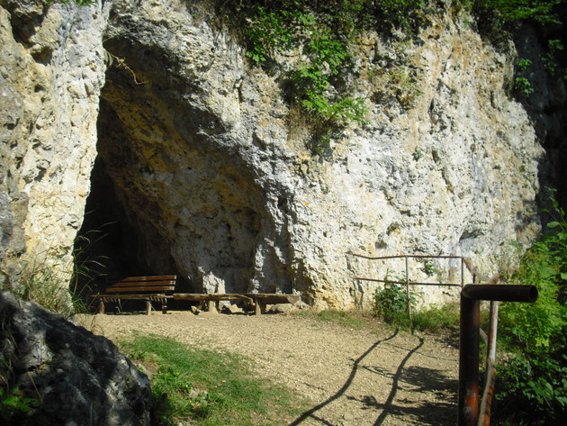 Wege in der Region Stuttgart Zu den Gutenberger Höhlen bei Lenningen