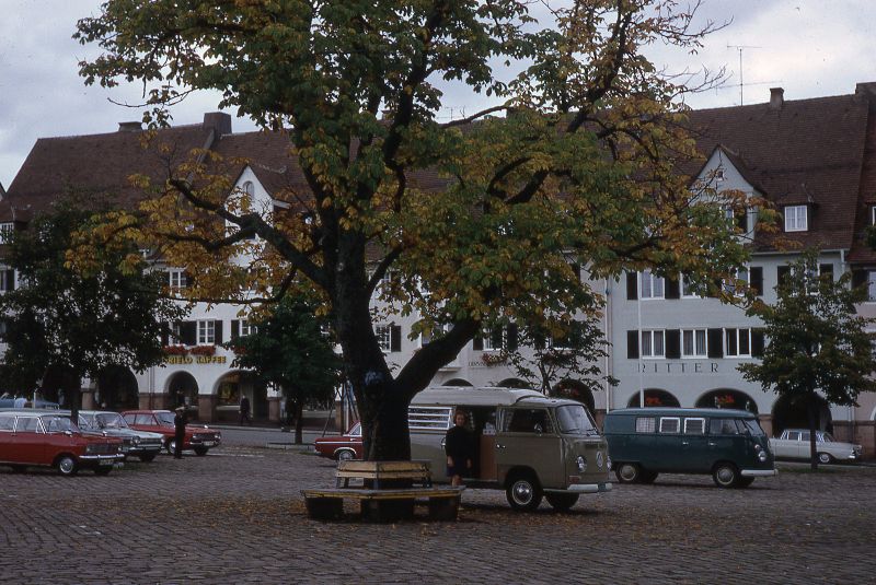 People+with+Their+Classic+VW+Buses+in+th