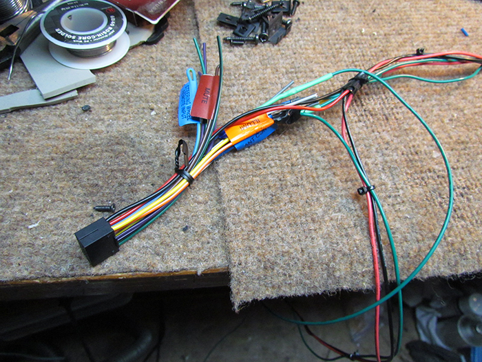 Car Stereo, Amplifier and Gauge Wiring on the SAAB c900 Crawls Backward