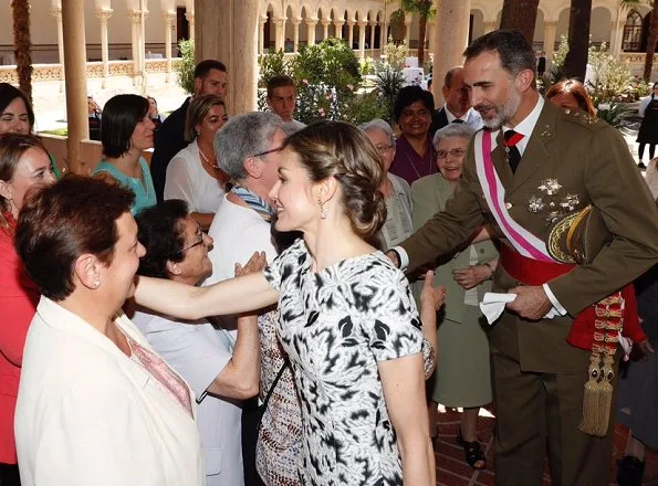 Queen Letizia wore Carolina Herrera Parrot Tulip Fil Coupe Sheath Dress and sandals, Letizia carried Carolina Herrera Clutch bag