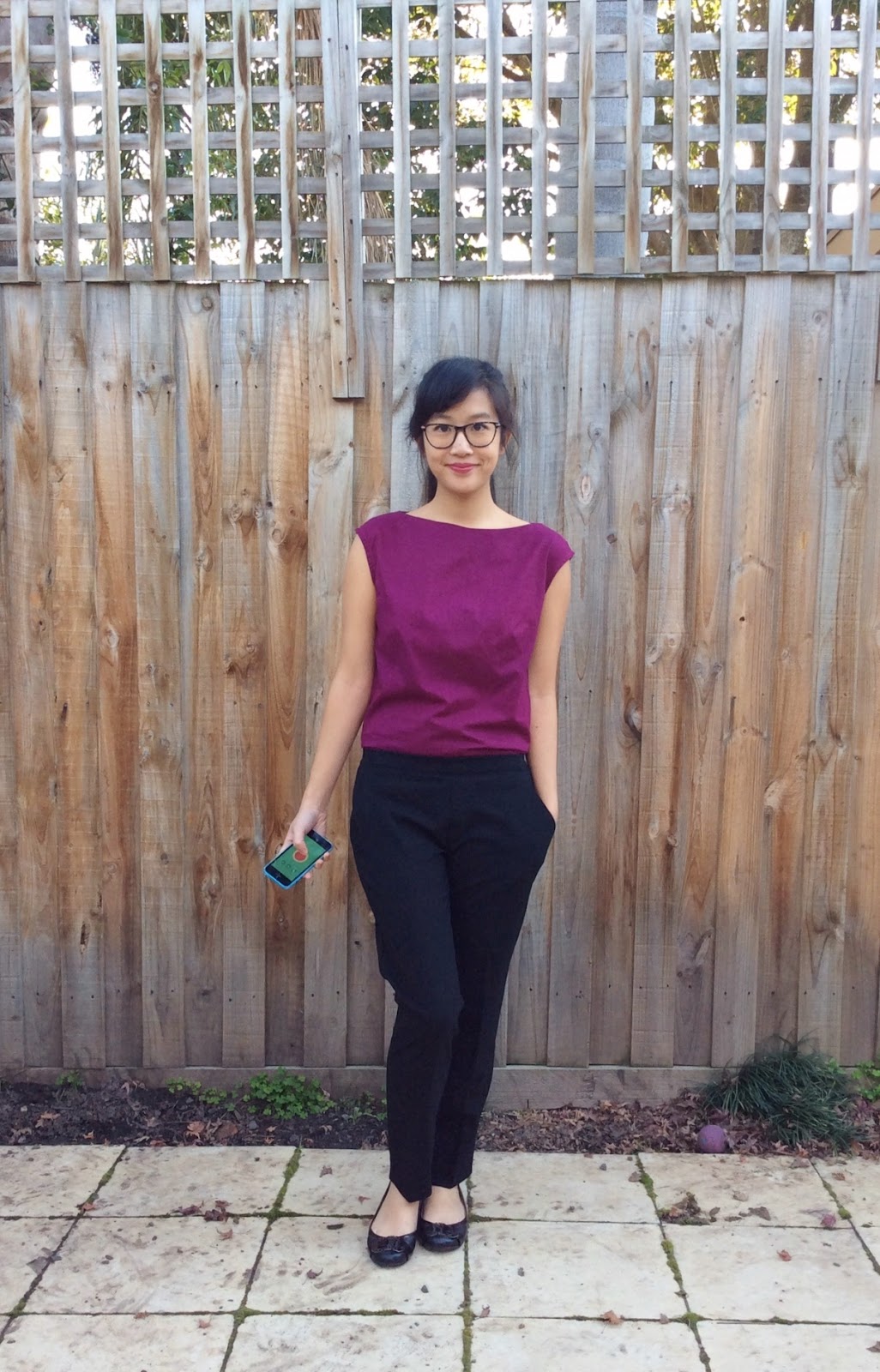 This is the top mentioned in my not so city gym shorts post that I left gathering dust for months awaiting some simple bias tape to finish the armholes.