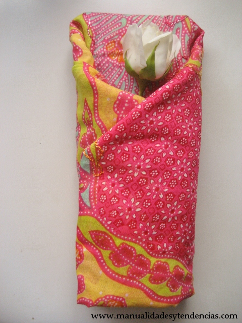 Furoshiki: envolver regalos con tela. Cloth gift wrapping. Emballage de cadeau avec tu tissu