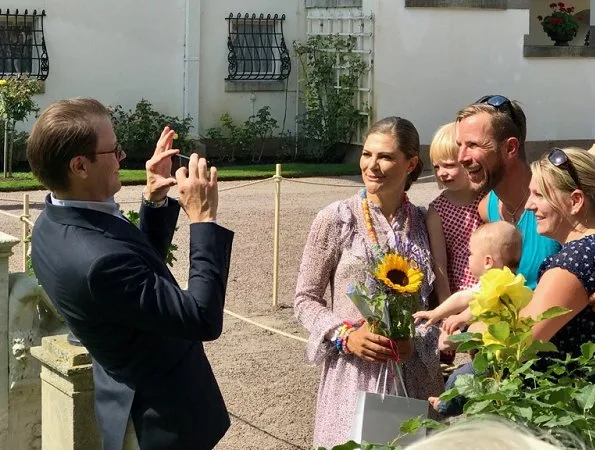 King Carl Gustaf, Queen Silvia, Prince Daniel, Princess Estelle and Prince Oscar. Crown Princess wore Stylein dress. Swedish fashion brand