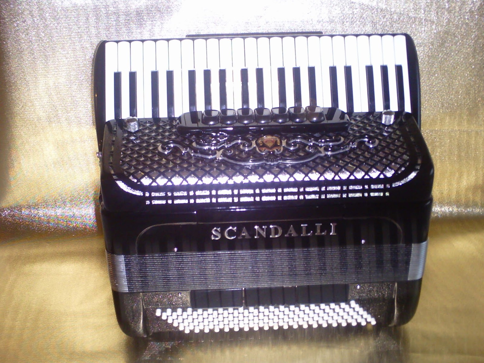 OFICINA DE ACORDEONS WS VENDO POR ACORDEON SCANDALLI