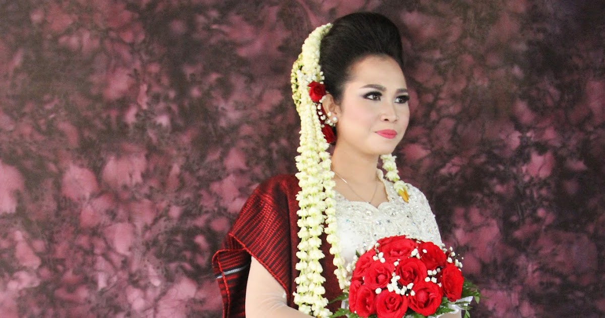 kebaya modern batak 