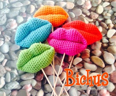http://blog.bichus.es/2015/02/patron-amigurumi-gratis-besos-para-san.html