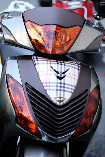 Sơn pha lê - Sơn chóa đèn ô tô, xe máy tại Tphcm