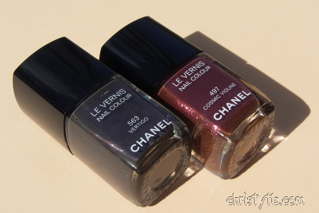 Chanel nail colour in shade 497 Cosmic Violine , Less
