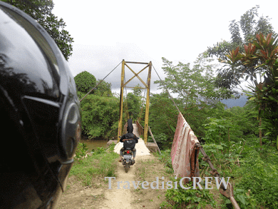 Artikel traveling mengenai keindahan air terjun di indonesia yang ada di kalimantan barat.. yaitu air terjun banangar yg biasa disebut melanggar..kisah horor