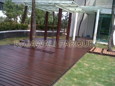 Decking Kayu