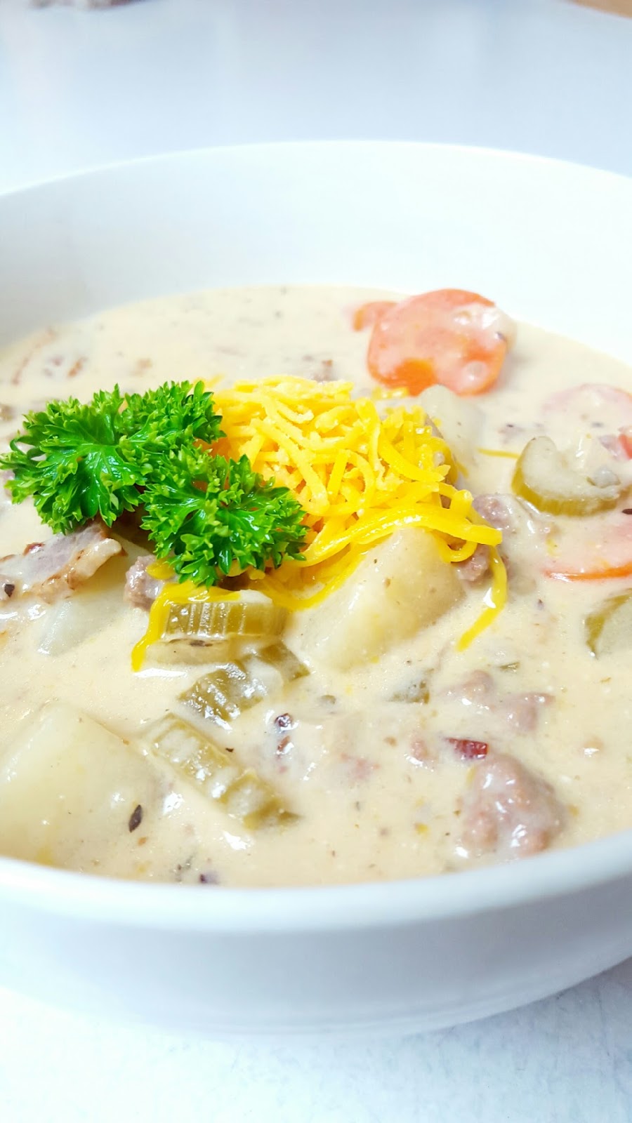 Easy Bacon Cheeseburger Slow Cooker Soup Lou Lou Girls