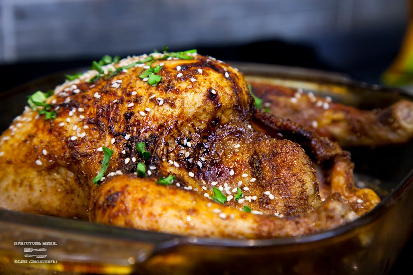 курица гриль на столе. жареная курица и пиво. курица 5 специй. приправа для курицы с зеленью, 15г. курица 5 специй.