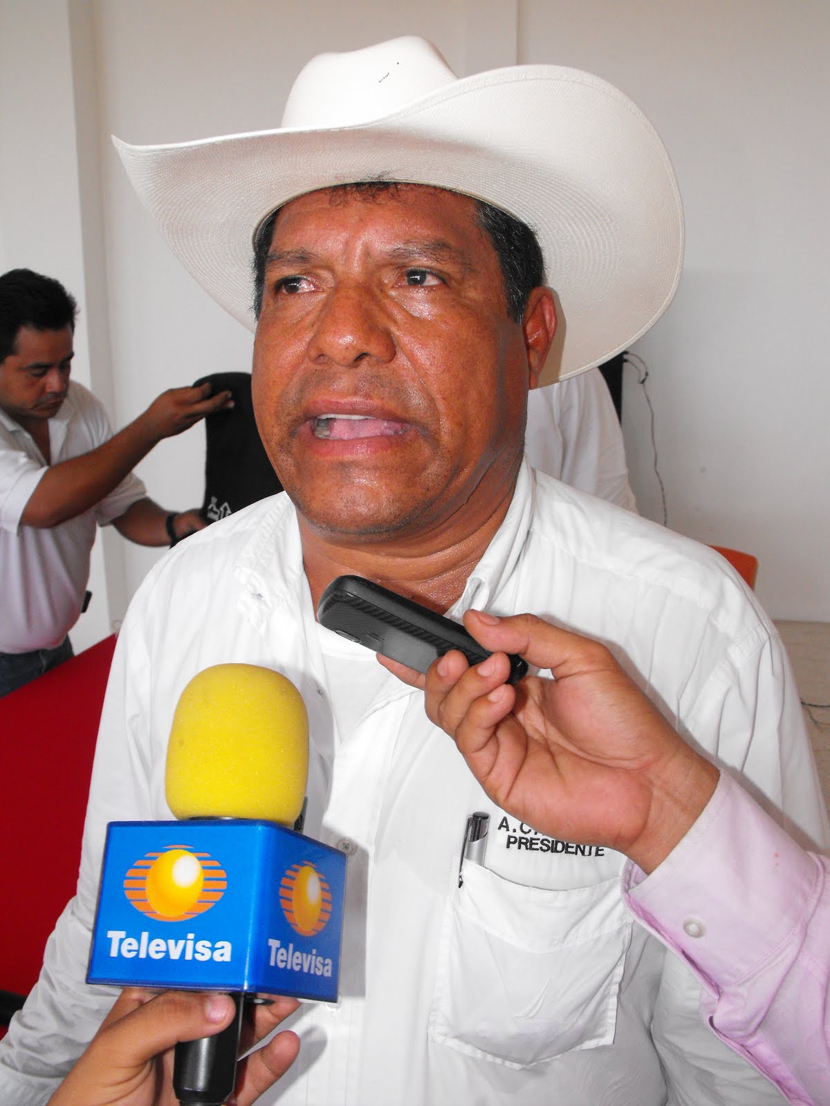 Cardel al dia... Armando Carrillo preside asamblea con productores