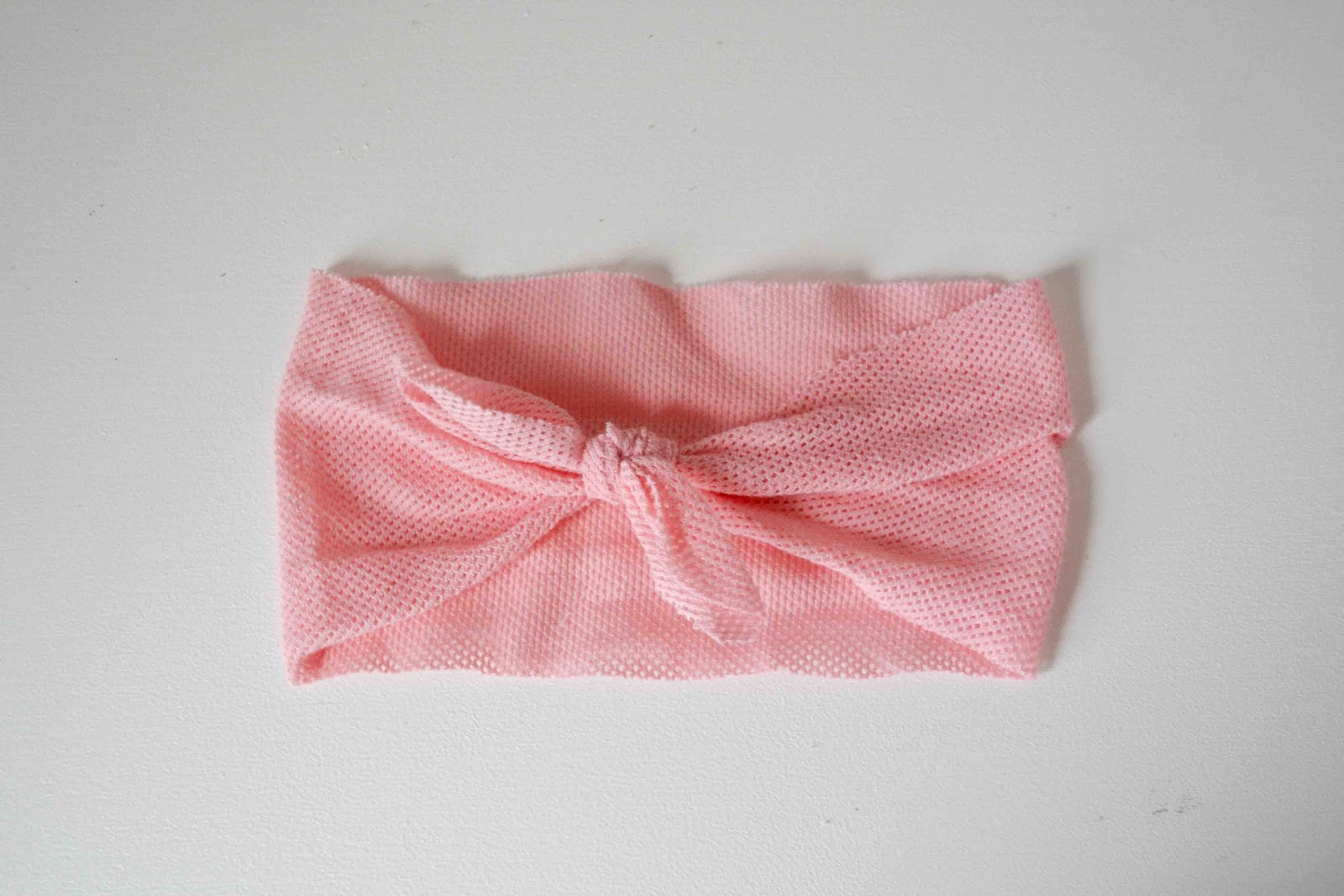 Little and Lovely: Easy, no-sew, 5 minute headbands