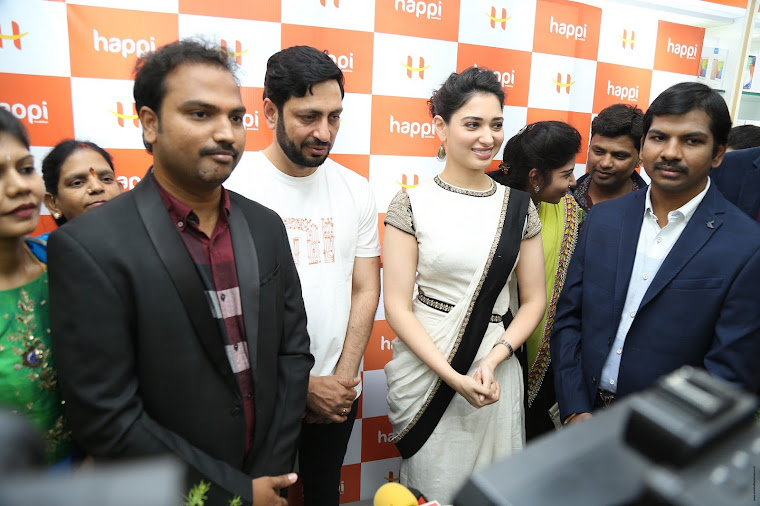 Tamannaah Bhatia launch Happi Mobiles store