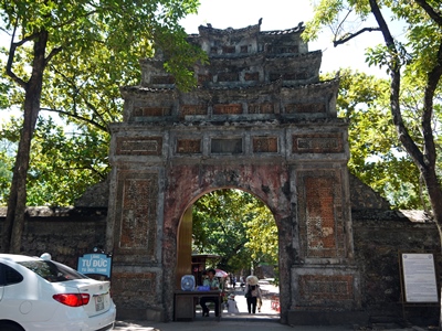 ≪ベトナム　フエ≫　　世界遺産史跡巡りプライベートツアー３　庭園風のトゥドゥック帝廟