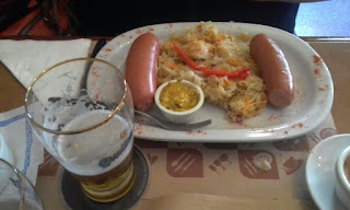 Bar Ocho Esquinas - Salchichas alemanas con chucrut Bar Ocho Esquinas - Salchichas alemanas con chucrut
