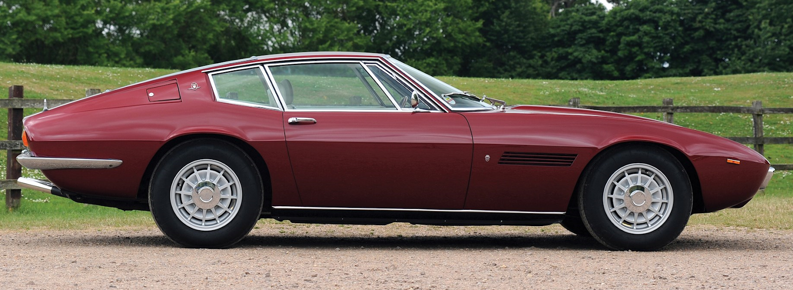 SuperCarWorld: 1970 Maserati Ghibli SS 4.9 Coupé by Ghia