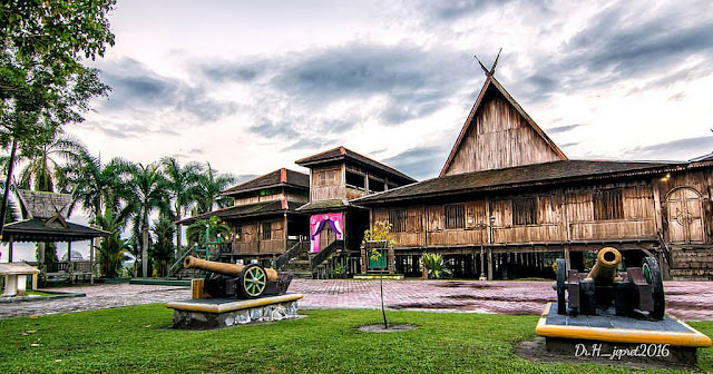 ISTANA KUNING ISTANA KUNING