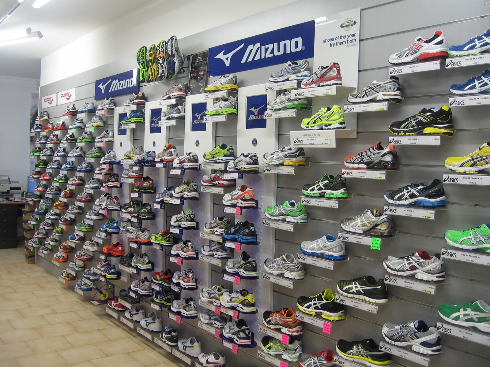 negozi di scarpe sportive