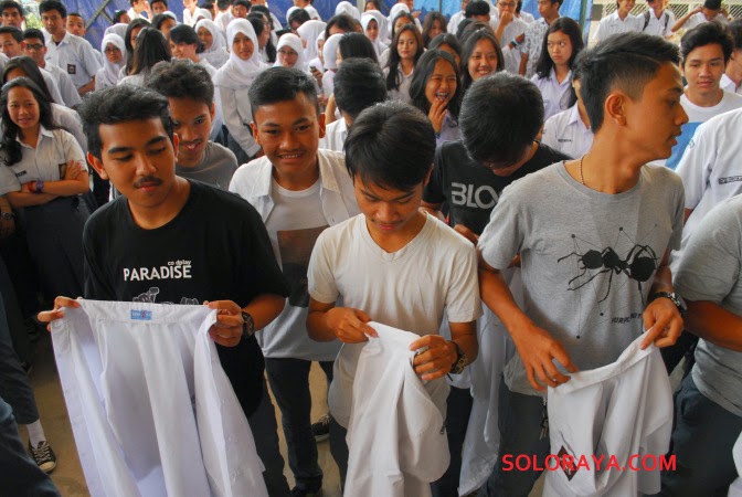 Kumpulan Foto Perayaan Kelulusan SMA  di Indonesia Blog 
