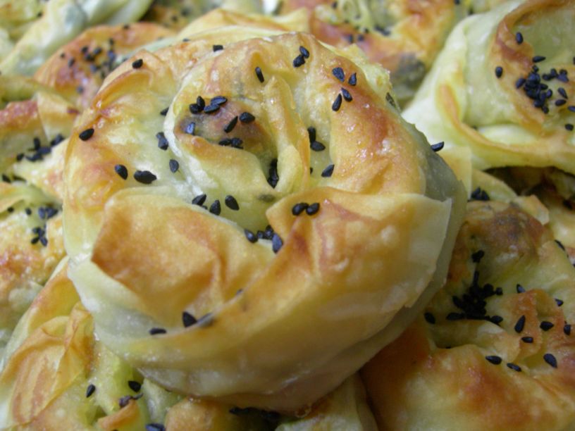 HAYATIN TATLARI Ispanaklı Gül Böreği