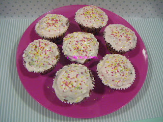 Cupcakes de vainilla con cobertura de queso