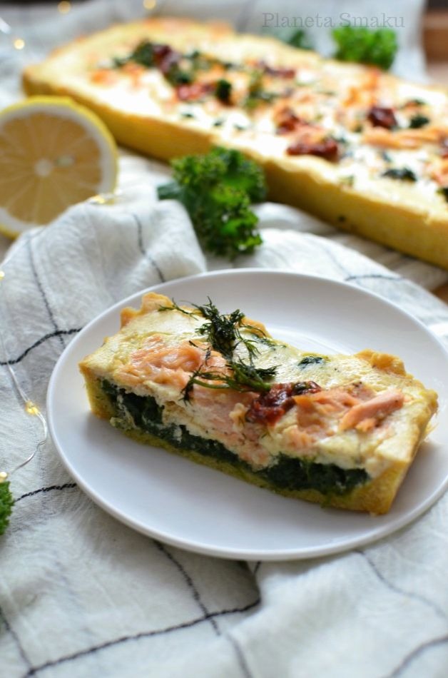 tarta z łososiem i szpinakiem, krucha tarta, tarta z łososiem