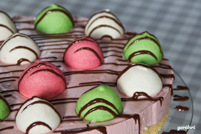 gerührt cakes&amp;catering: Bunte Himbeer-Marshmallow-Torte
