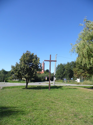 Centrum Gąsek - Krzyż i widok na latarnię morską