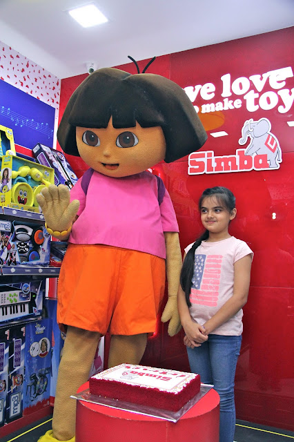 Child Actress “Ruhi” from the serial “Yeh Hai Mohabbatein” inaugurated Simba Toys new store in Linking Road, Khar Child Actress “Ruhi” from the serial “Yeh Hai Mohabbatein” inaugurated Simba Toys new store in Linking Road, Khar