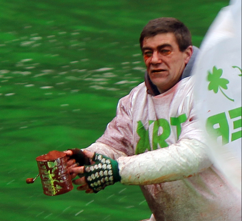 world's top architecture cities River turns Green; Spectators turn