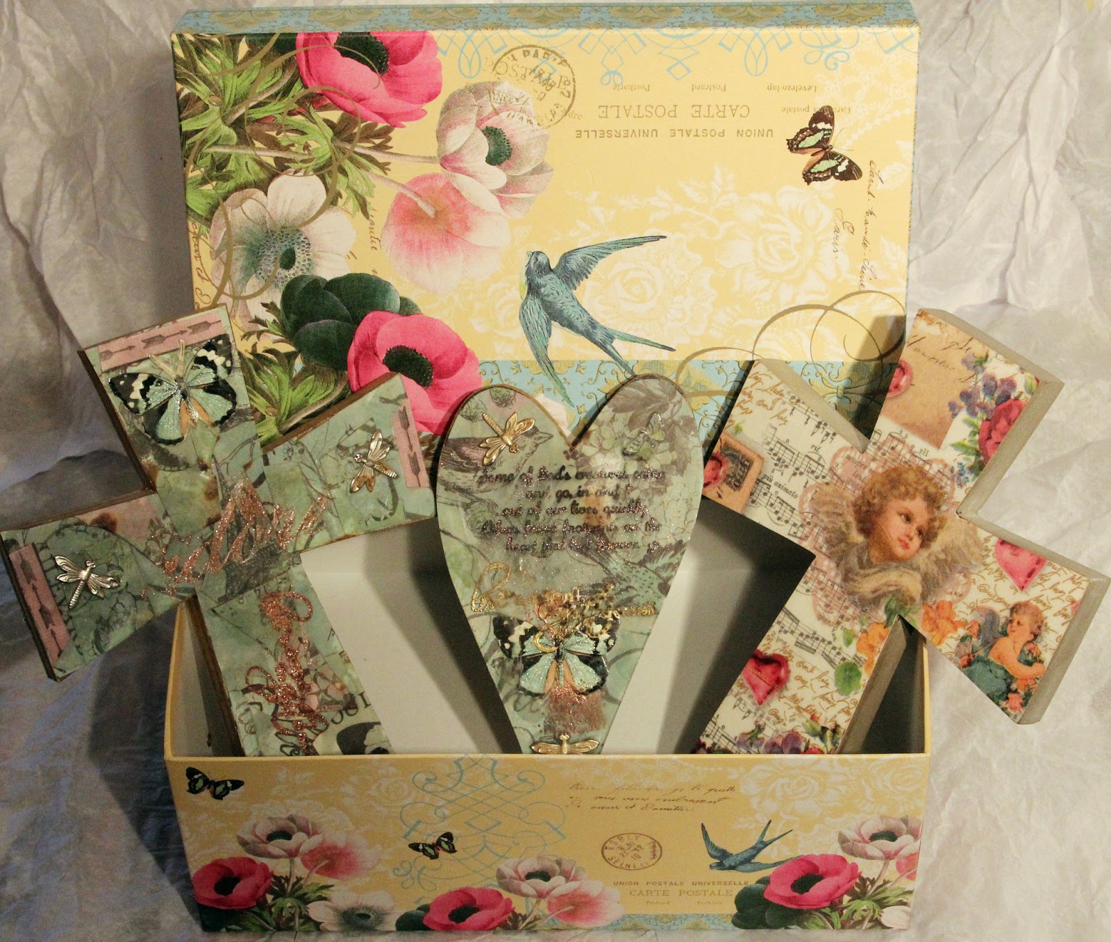 90 FAMOUS DECOUPAGE ART